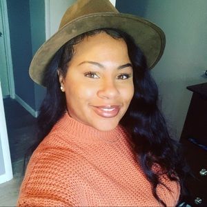 Meet your Posher, Crystal